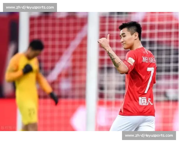 铁西夜燃冲超梦！杨旭陈星领唱，辽宁铁人 3-0 登顶中甲