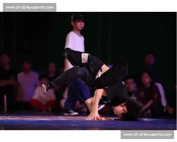 霹雳舞赛场：当街舞碰撞中国功夫，上演热血 “功夫对话”