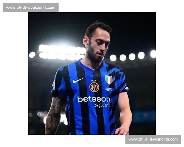 恰尔汗奥卢亲赴国米谈判！加拉塔萨雷求购中场核心，转会费分歧达 2500 万