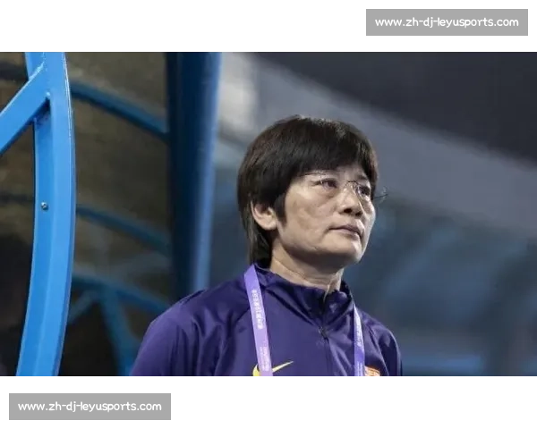 水庆霞助阵苏超,盐城阜宁球迷点燃主场激情 水庆霞助阵苏超,盐城阜宁球迷点燃主场激情