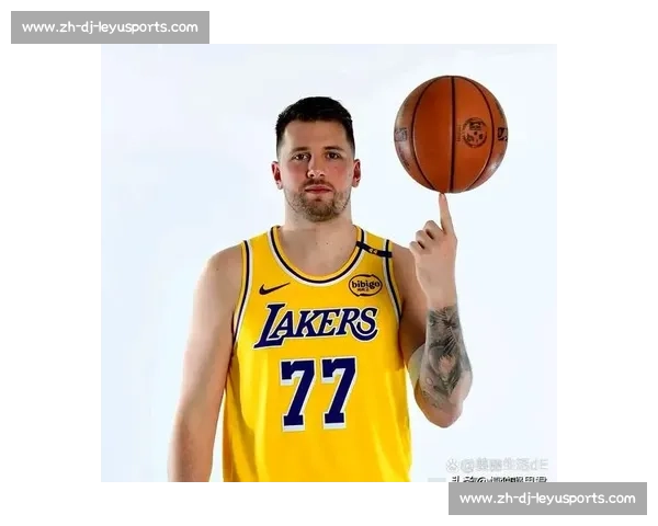 🔥东契奇惊现魔鬼瘦身！球衣号码从 077 缩水成 7，球迷惊呼认不出！🔥