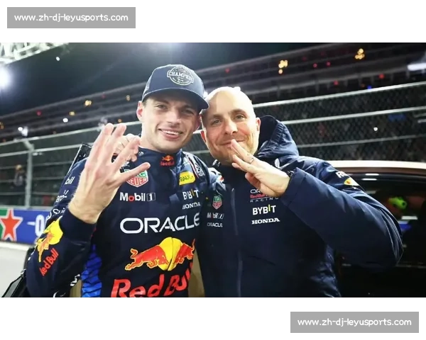 安东内利头盔视角：首圈追尾维斯塔潘瞬间全记录