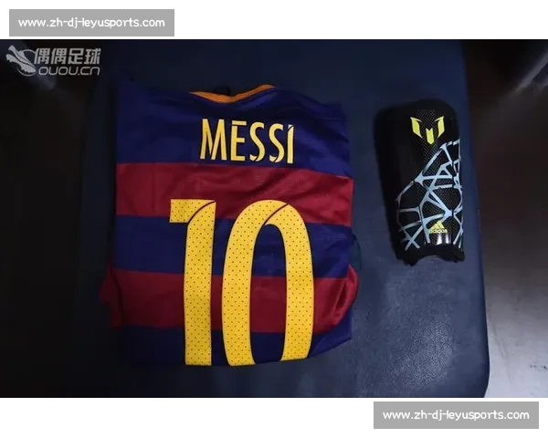 张昱杰护腿板暗藏全家福密码 训练预演助其中超关键破门