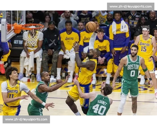 詹姆斯生涯两次替补背后的故事:兄弟情谊与伤病管理的双重见证 詹姆斯生涯两次替补背后的故事:兄弟情谊与伤病管理的双重见证