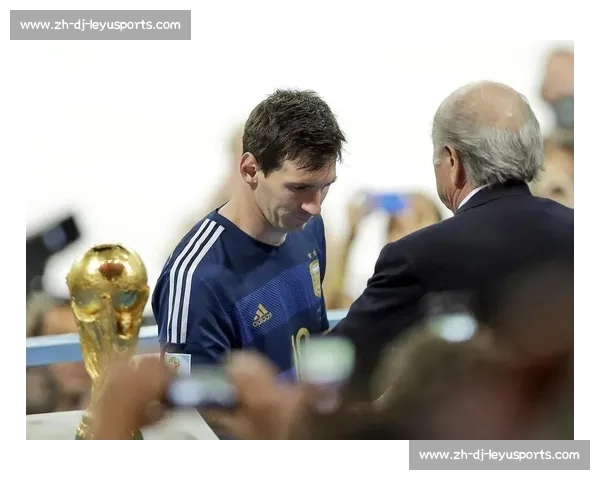 梅西萌娃力荐发带造型！长发飘逸成赛场新焦点