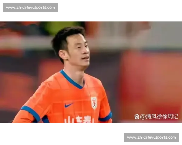 泰山队场边争议事件：彭欣力替补登场 2 分钟染红离场